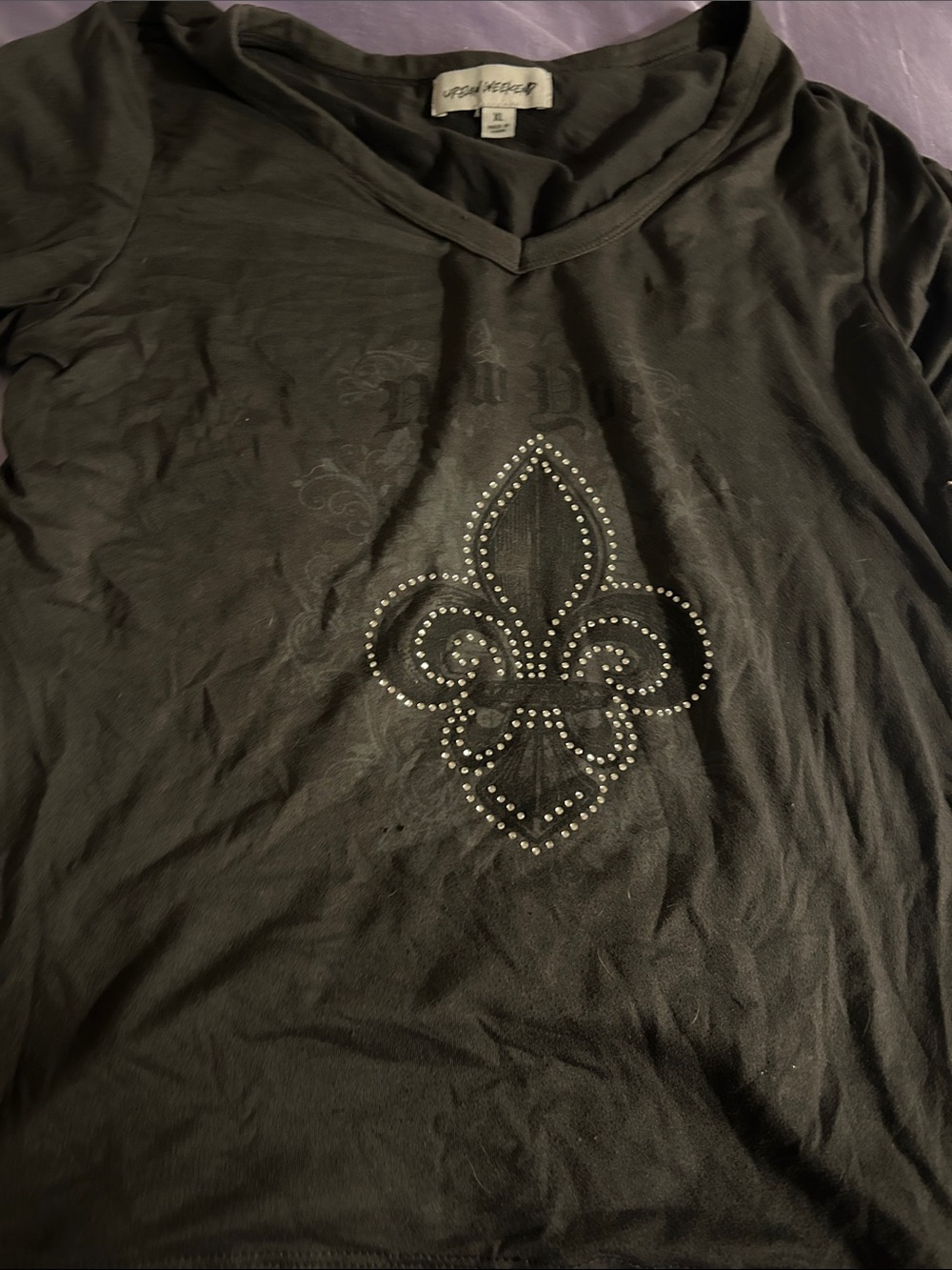 Vince Camuto Black Short-Sleeve V-Neck Tee with Studded Fleur-de-Lis